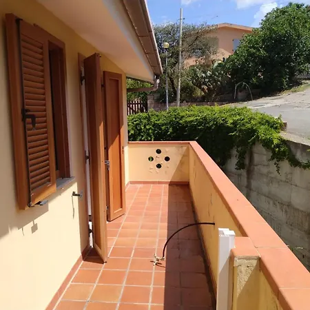 Casa Lungomare Alabe بيت للعطل